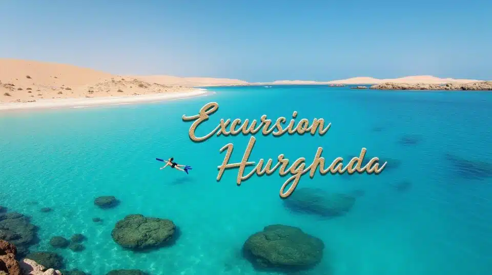 Panorama d'Hurghada avec mer, plage, récifs de corail et activité de plongée, 'Excursion Hurghada' en lettres dorées
